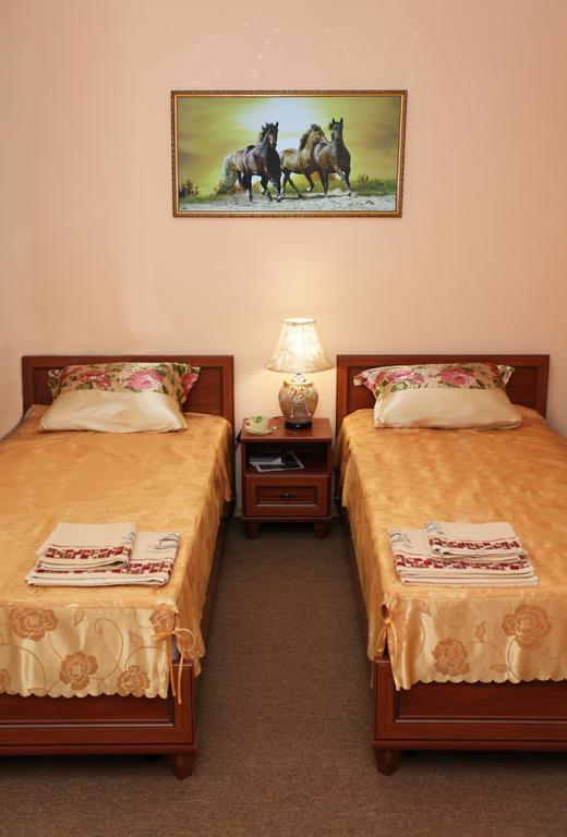 Gubernia Hotel Harkov Szoba fotó